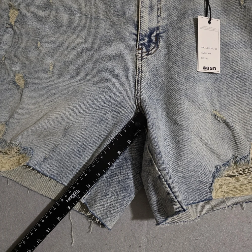 NWT Judy Blue Womens High Rise Mineral Wash Distressed Boyfriend Shorts Size XXL